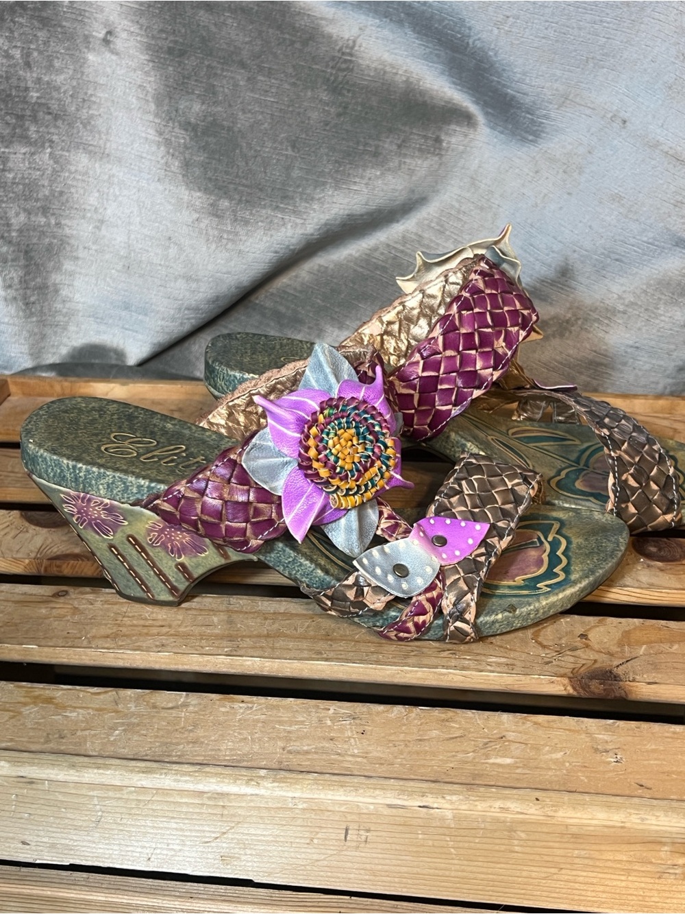 Elite by Corkys Women's Floral Leather Slide Heeled Sandals. Size 10